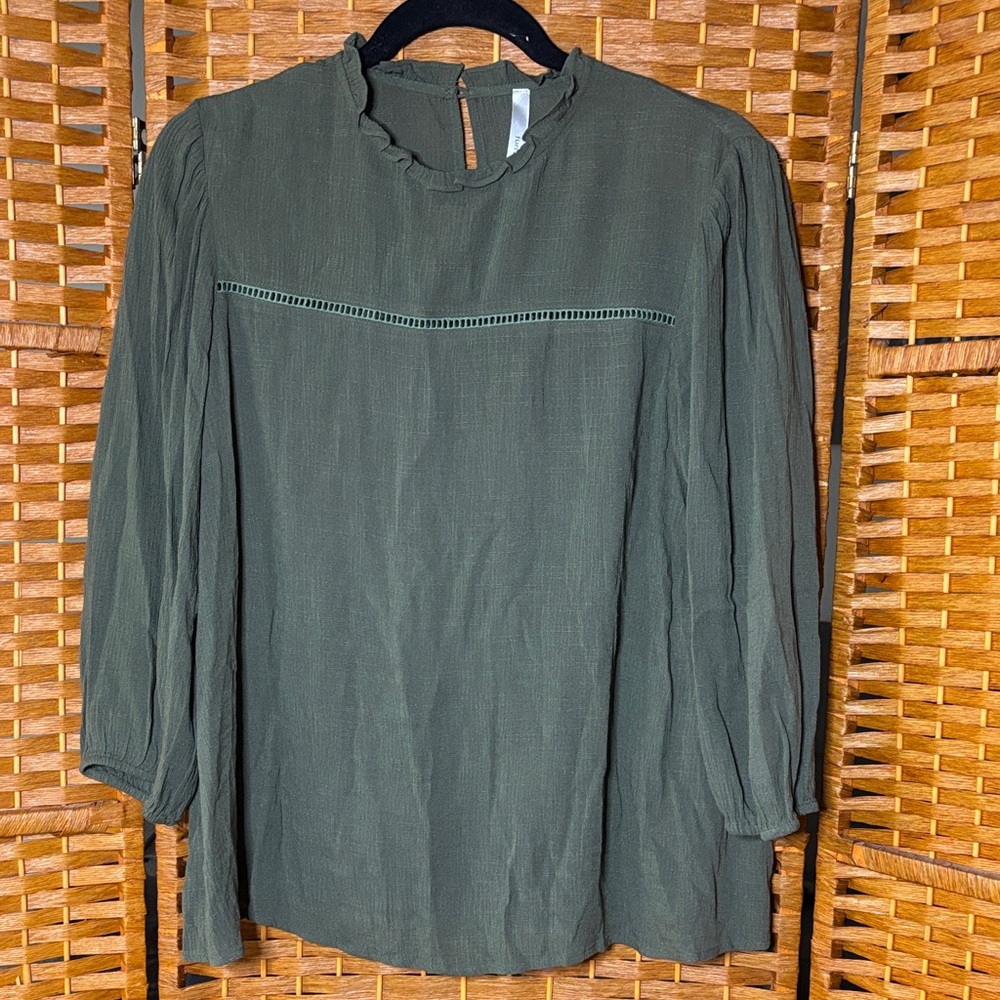 💰💰 3/$10
Fun 2 Fun Sage Blouse